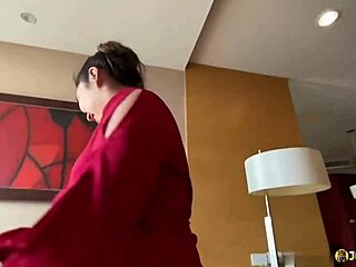 Fucking Maid in Hong Kong! Creampie Finish!