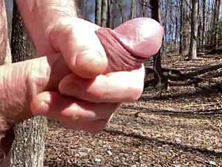 clitlicker662 update 34 with img 1341 from mar 02 2025 shows outdoor hairy pussy masturbation