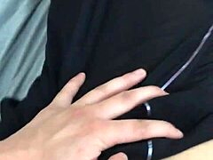 Sevimli ince genç hatun sıkı vücuduyla sert sikilme alıyor