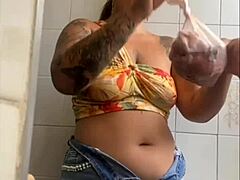 Big Pussy Flashing In Live Exhibitionist Show