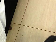 Estudante gostosa faz um boquete bem fundo sex toy