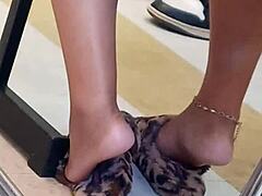 Hidden candid view of ebony teen's lightskin soles in black teen footage