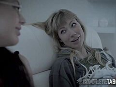 watch this fetish femdom teen sucking that huge black cock 😏🍆