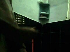 Lindo Aloprado Strokes His 21cm Cock