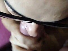 this teen 18+ gives blowjob on the little head 😏