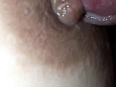 capezzolo pieno di saliva e cappella in wet oral play 😋
