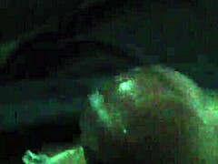 uma punheta rapidinha com música solo