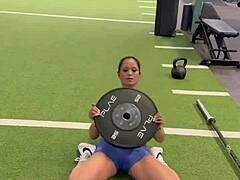 25lb overhead press builds strong shoulders and hip flexors