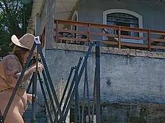 Montando Uma Tenda Na Ch�cara Usando Um Body Socado No Rabo! Flashing And Exhibitionists In Usa Style!