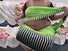 Sexy Bhabhi Showing Her Natural Tits