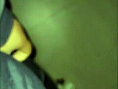 Madura disfrazada por Halloween me da una mamada gratis en publico al aire libre.