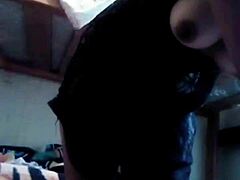 Me Deja Muy Caliente Y Me Masturbo Con Pepino