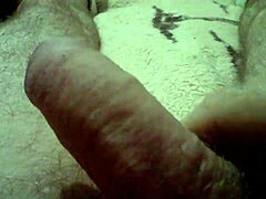 Me masturbando com meu pau pequeno no hotel