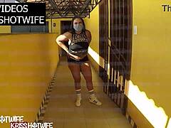 Kriss Hotwife Se Exibindo No Corredor Do Hotel! Isn't This Big Tits Slut Wife Teasing in Public?