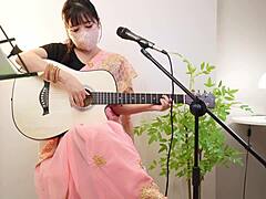 Hindi şarkıcı ilk analini yapıyor nasıl hissettiriyor?