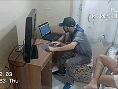 safada dona de casa recebe manutencista depravado