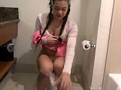 Güneşli kıyıda sevimli Brianna Arson'la POV kamusal sohbet keyfi