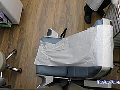 Dr Tampa terapkan kebijakan imigrasi baru pada Latina Kristen Martinez di fetish backstage