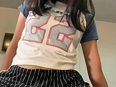 Dia Datang ke Kamarku Cuma Buat Spermaku Layak Dapet