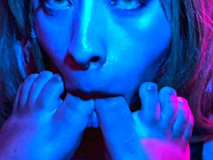 im smokin but cant stop worshipin ur feet!!