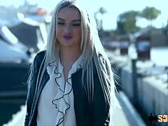 nathalie la belle blonde se fait détruire le fion par une grosse queue en lingerie... elle adore ça la salope!