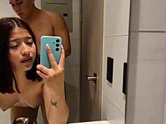 Hermana en la ducha me tienta follarla