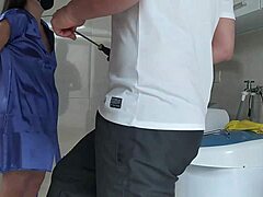 dona de casa provoca t�cnico consertando m�quina de lavar