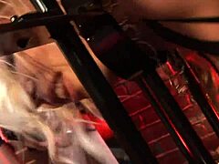 Lateks milf orospular zindan kafesinde köpek stili sik bindirip yüzüne döl boşaltmalı hakimiyet dörtlüsü