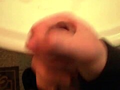 pau de 20cm latejando gostoso na punheta