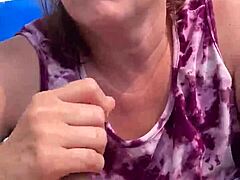 wanna see nicebigddd milf suck cock outdoors till cumshot?