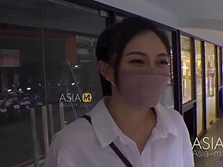 Pernah Coba Goda Song Nan Yi di Jalanan?