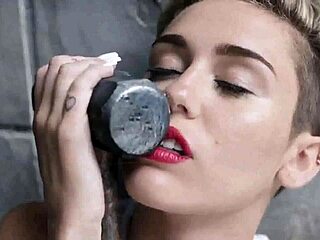 Tribute Seksi Miley Cyrus Yang Panas Gila
