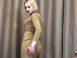 Alice Tempts Solo in Stockings