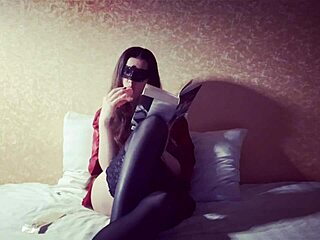 ivypoisonsex teases with ice cream in playful solo
