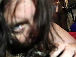 FAT MILF MOMMA SUCKS CUNT'S CLIT HARD