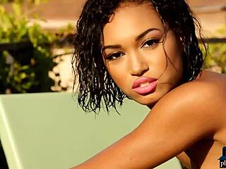 Black teen 18+ model noelle monique strips off her bikini!