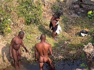 Dua Orang Asing Hajar Gadis Desa 18+ di Pinggir Sungai Bergantian