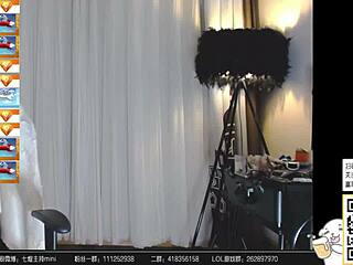郭Mini Teases in a Sultry Asian Web Chat Session. Her Charm Keeps Viewers Hooked.
