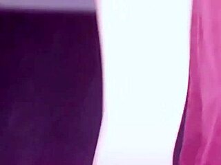 Bonneyuwu dances as Leia in Star Wars cosplay