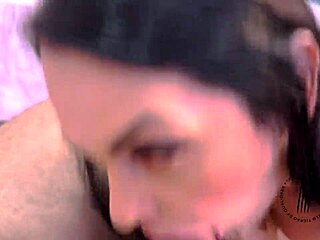 Fazendo a paolla hotwife gozar na frente do corno - completo no red