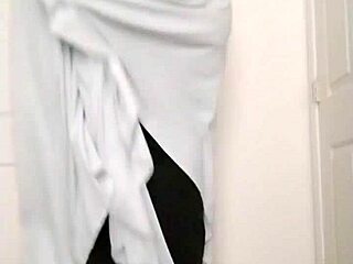 Feeling colors like the sun in a slow dance to song two