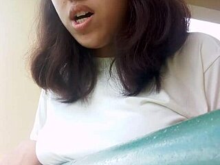 In Ormoc City, teacher Matthan Salomon seduces his student Kaye Andrea Noval in a creampie session.