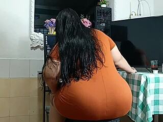 my stepmom had issues with her computer so she asked for my help, and it ended with me licking her big pussy while she sucked my dick - the full story