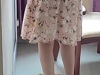 Fath - C� G�i H�ng X�m Explores Neighbor Dynamics With Flashing And Outdoor Scenes