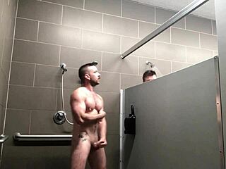 Muscle God’s Public Solo Pleasure